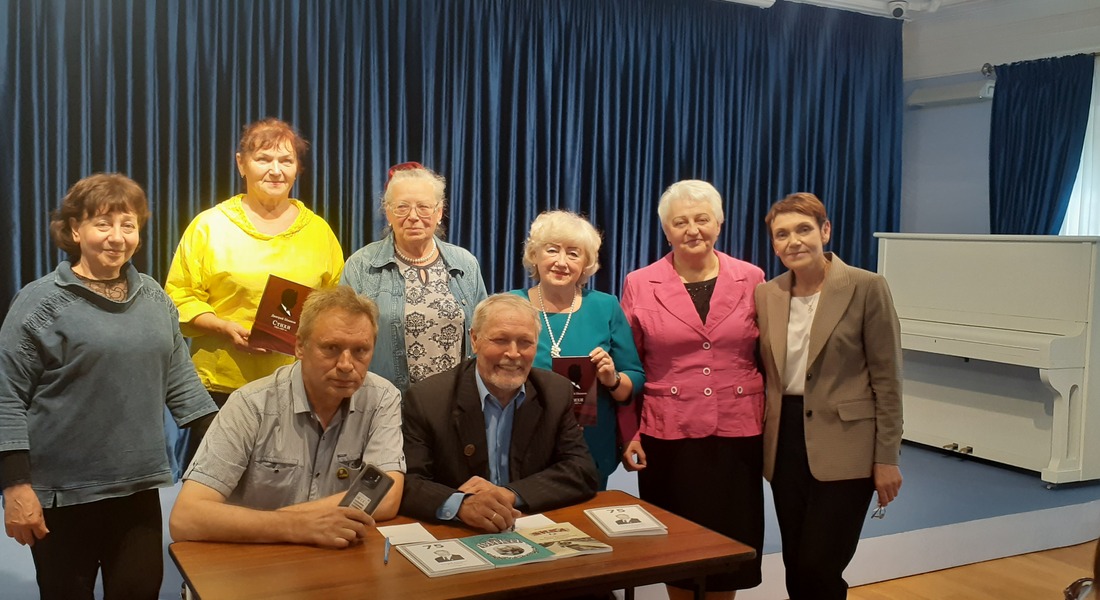 Презентация сборника стихов Дмитрия Шишкова «Стихи 1925-1927 гг.» Презентация сборника стихов Дмитрия Шишкова «Стихи 1925-1927 гг.»