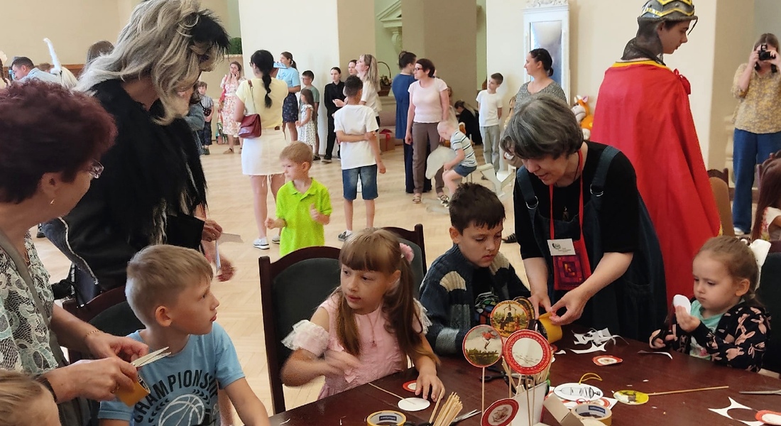Детский музейный центр принял участие в празднике для многодетных семей Детский музейный центр принял участие в празднике для многодетных семей