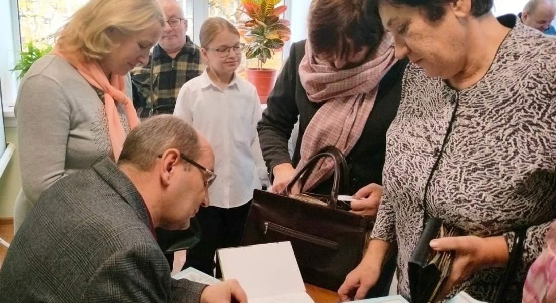 Леонид Константинов представит «Сказки старого Помостья» Леонид Константинов представит «Сказки старого Помостья»