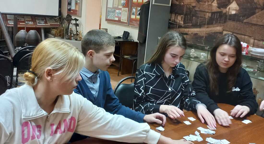 В Бельском краеведческом музее подведены итоги выставки-конкурса "Альтернативная ёлочка" В Бельском краеведческом музее подведены итоги выставки-конкурса "Альтернативная ёлочка"
