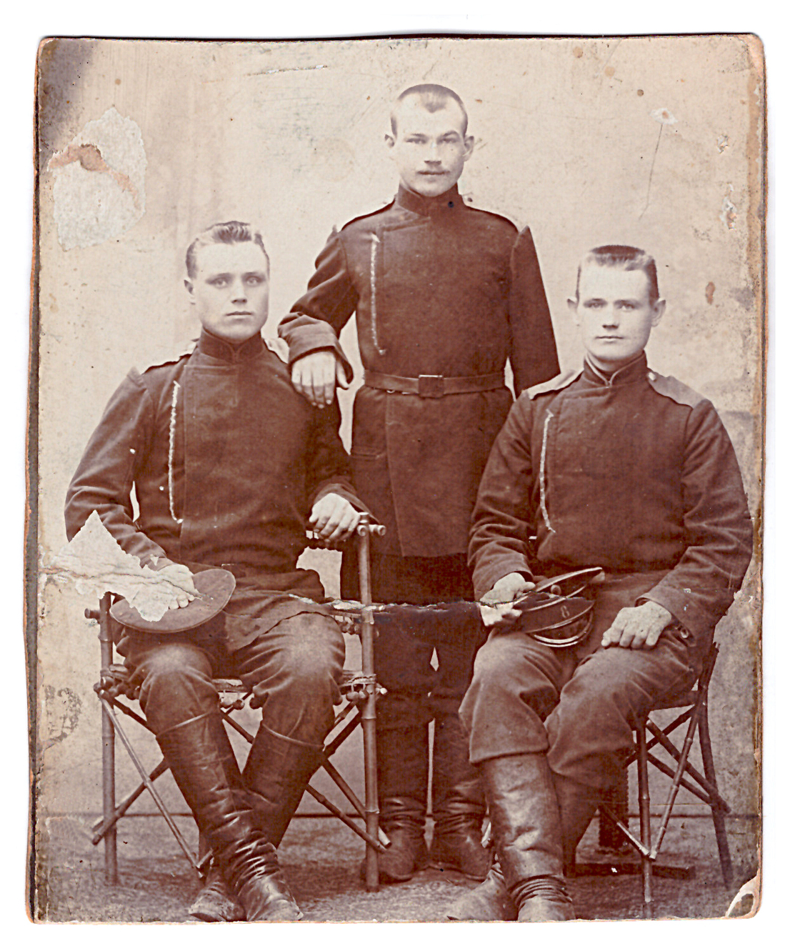Фотография. Участники Первой мировой войны: Михайлов Лука, Миронов Илья, Ефимов Тихон. Фотография. Участники Первой мировой войны: Михайлов Лука, Миронов Илья, Ефимов Тихон.