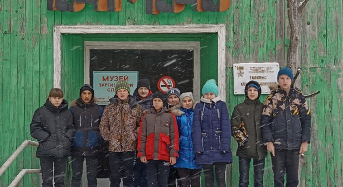 В Музее партизанской славы продолжились экскурсии для школьников 