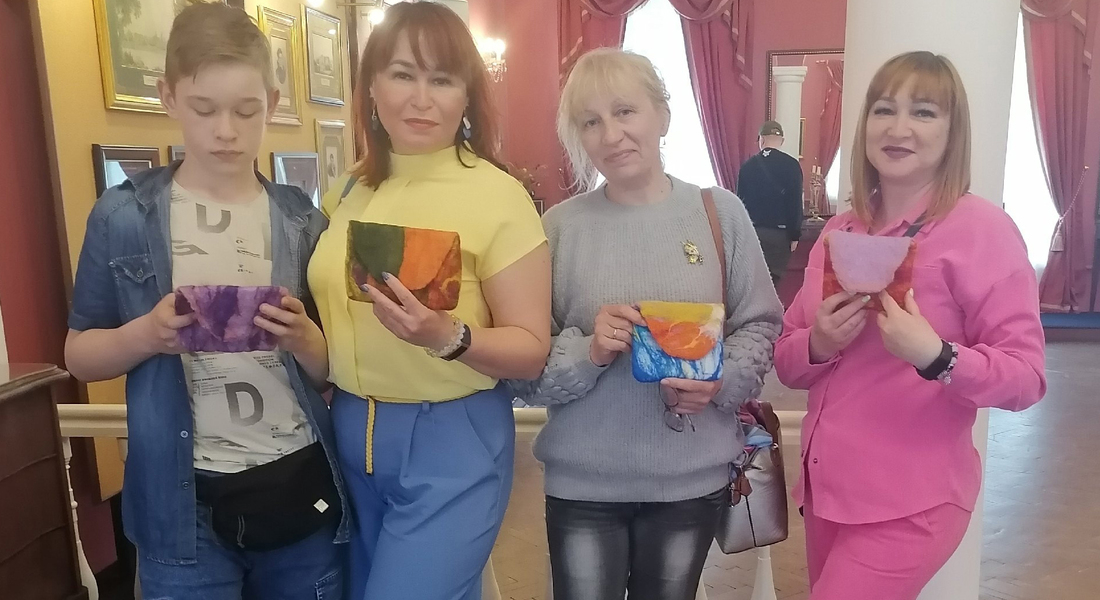В Музее А.С. Пушкина в Торжке научили создавать сумочки из шерсти В Музее А.С. Пушкина в Торжке научили создавать сумочки из шерсти