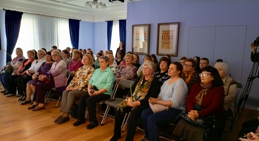 В Бежецке открылась выставка к 150-летию Н.К. Рериха "Культура есть врата в будущее" В Бежецке открылась выставка к 150-летию Н.К. Рериха "Культура есть врата в будущее"
