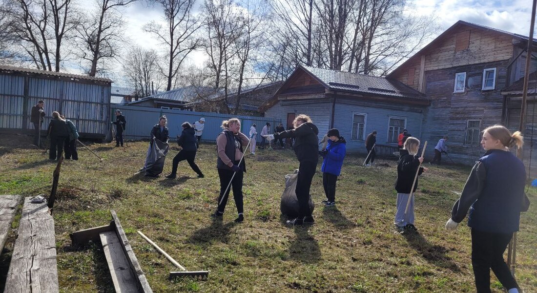 В Весьегонске молодежь приняла участие в музейном субботнике В Весьегонске молодежь приняла участие в музейном субботнике