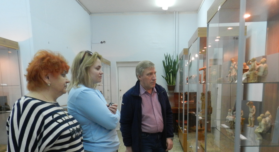 В Конаково открылась выставка работ резчика-самородка Ивана Абаляева