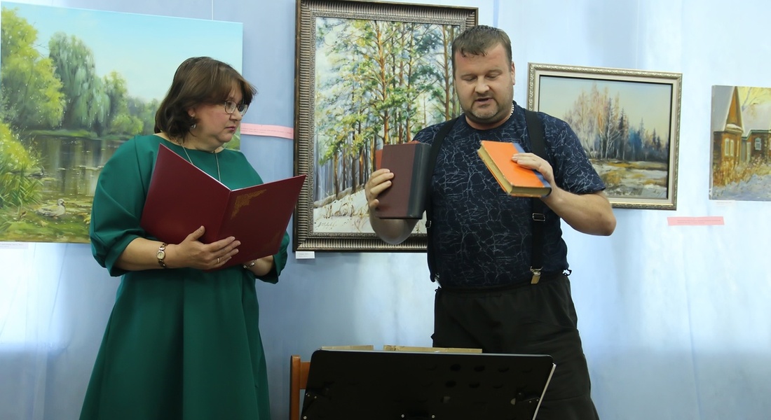В "Ночь музеев" в Осташковском краеведческом музее общались с художником и рассказывали о музейном деле В "Ночь музеев" в Осташковском краеведческом музее общались с художником и рассказывали о музейном деле