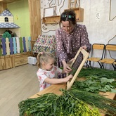 В Тверском краеведческом музее в "Ночь музеев" ткали коврики, рисовали городские пейзажи пели и плясали