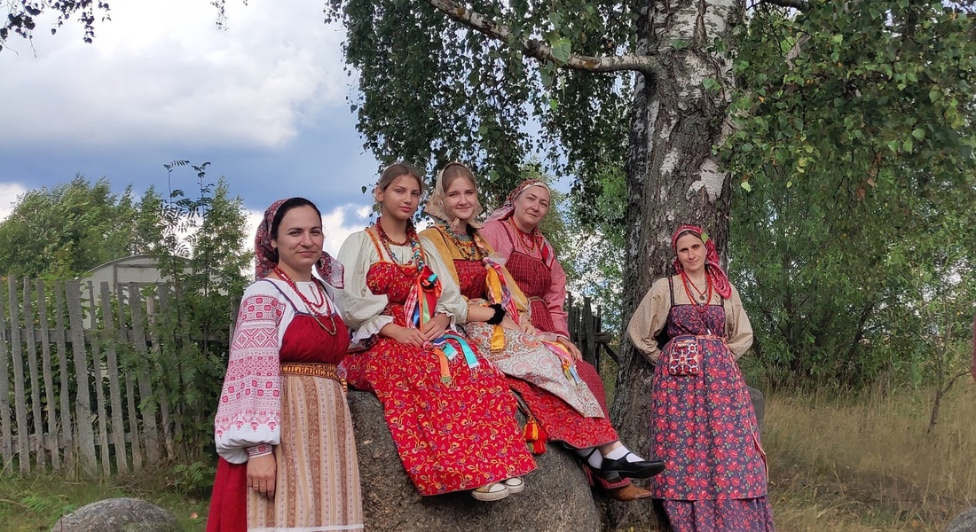 «Под липами в усадьбе Федора Глинки» выступила этностудия «Матица» «Под липами в усадьбе Федора Глинки» выступила этностудия «Матица»