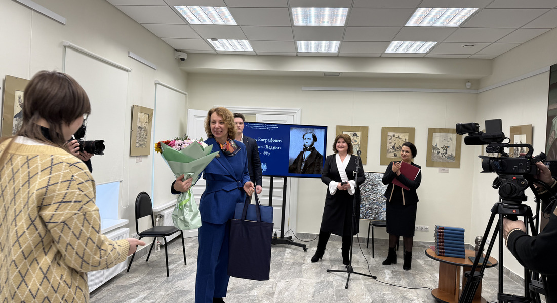 Уникальное первое собрание сочинений Михаила Евграфовича Салтыкова-Щедрина передал в дар музею Анатолий Ёлкин Уникальное первое собрание сочинений Михаила Евграфовича Салтыкова-Щедрина передал в дар музею Анатолий Ёлкин
