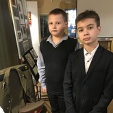 Школьники на выставке, посвящённой Дню памяти воинов-интернационалистов