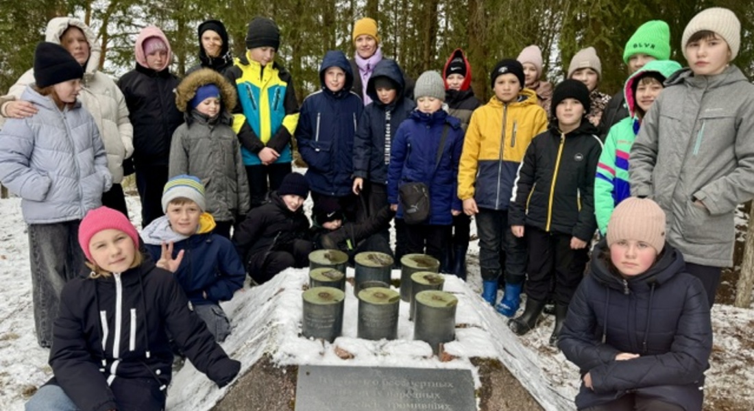 Мероприятие ко Дню освобождения узников фашистских концлагерей для школьников в д.Пожня Мероприятие ко Дню освобождения узников фашистских концлагерей для школьников в д.Пожня
