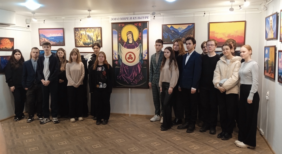 Открылась выставка «Зов о Мире и Культуре»