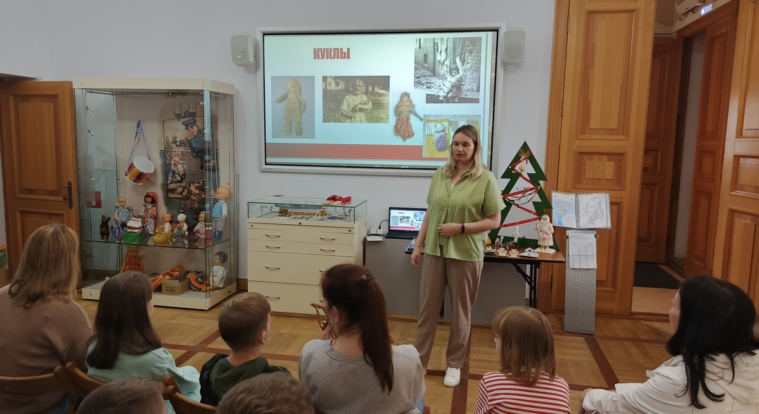Интерактивная программа «Игры и игрушки военного времени» состоялась в Детском музейном центре в День памяти и скорби