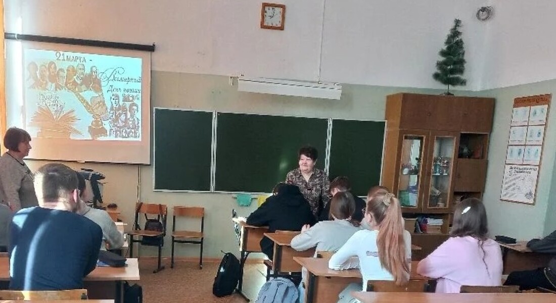 Сотрудники Бельского краеведческого музея провели беседу о Евгении Боратынском Сотрудники Бельского краеведческого музея провели беседу о Евгении Боратынском
