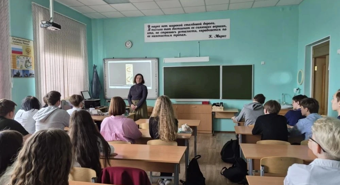 Школьники познакомились с одним из самых ярких явлений советского плакатного искусства периода Великой Отечественной войны Школьники познакомились с одним из самых ярких явлений советского плакатного искусства периода Великой Отечественной войны