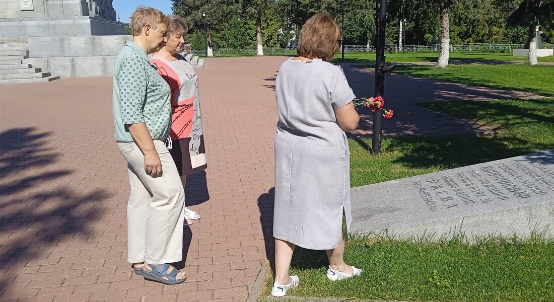 Цветы для освободителя – от музейщиков Ржева