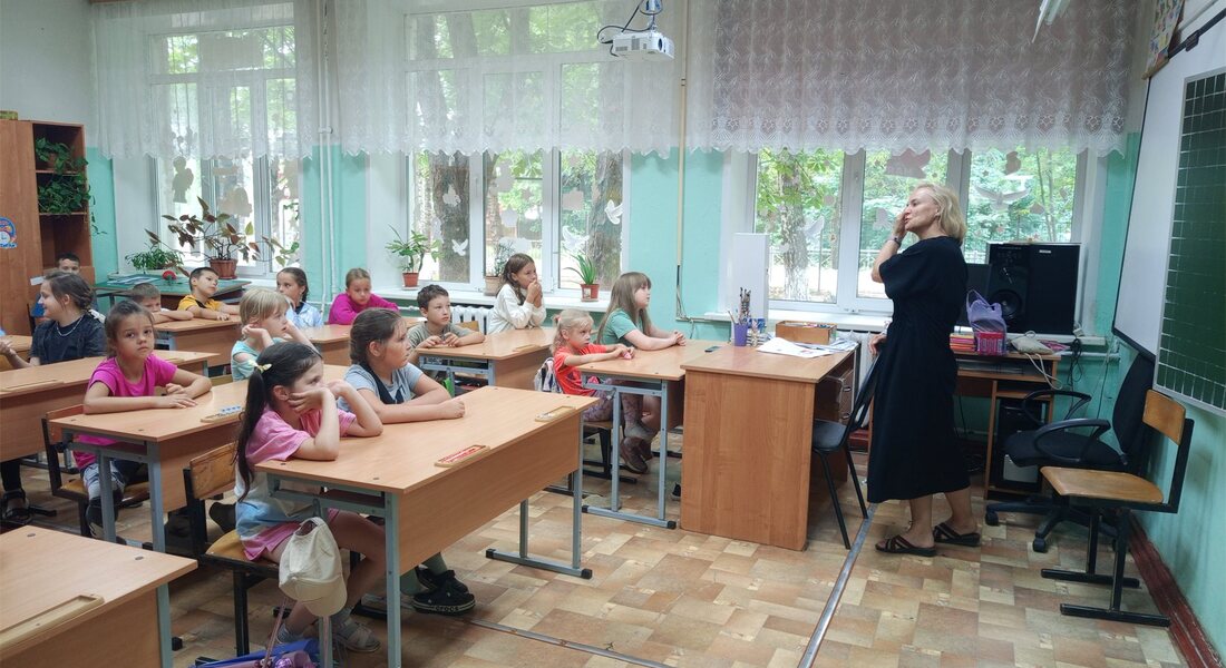 «Архитектурное наследие Осташкова»: сотрудник Осташковского краеведческого музея встретился с ребятами из школьного лагеря «Архитектурное наследие Осташкова»: сотрудник Осташковского краеведческого музея встретился с ребятами из школьного лагеря