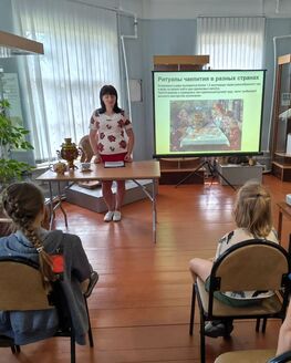 В Краснохолмском краеведческом музее прошло мероприятие «Традиции семейного чаепития народов России»
