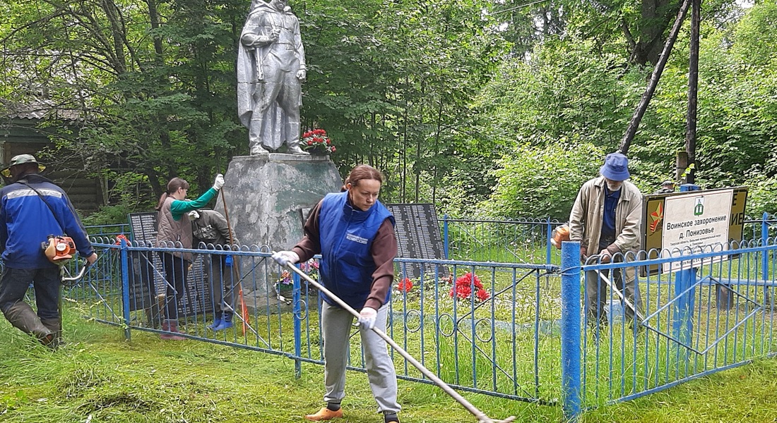«Дорогами памяти и скорби»: сотрудники Бельского краеведческого музея посетили воинские захоронения