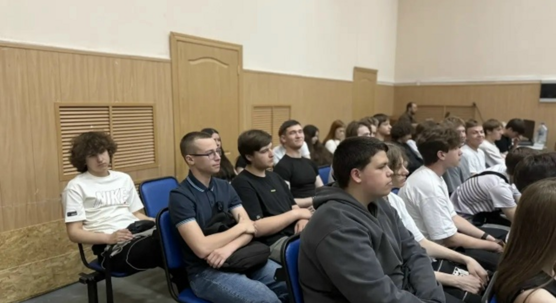 Сотрудник Музея Калининского фронта провел мероприятие для студентов, посвященное первому Параду Победы