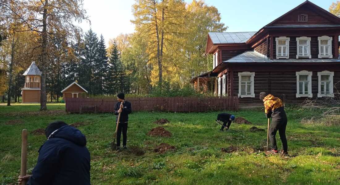 В Музейно-литературном центре «Дом поэтов» прошла экскурсия для учеников МАУ СОШ №5 им. Л.Н. Гумилёва