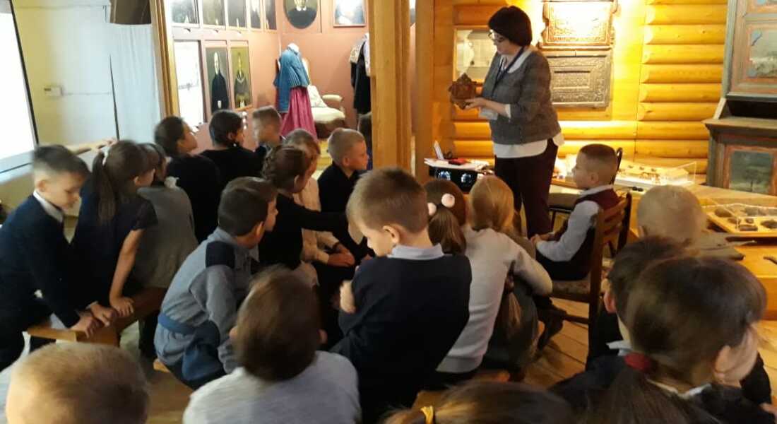 В Кашинском краеведческом музее состоялось интерактивное занятие «Символы Тверской области» В Кашинском краеведческом музее состоялось интерактивное занятие «Символы Тверской области»
