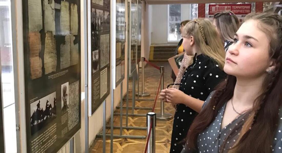 Музей Калининского фронта представил передвижные выставки на гала-концерте областного детско-юношеского фестиваля патриотической песни «Отечество»