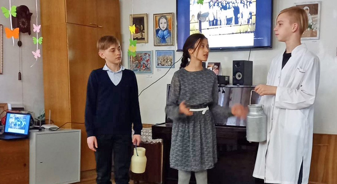 «Нет, врёшь, палач, не встану на колени...» «Нет, врёшь, палач, не встану на колени...»
