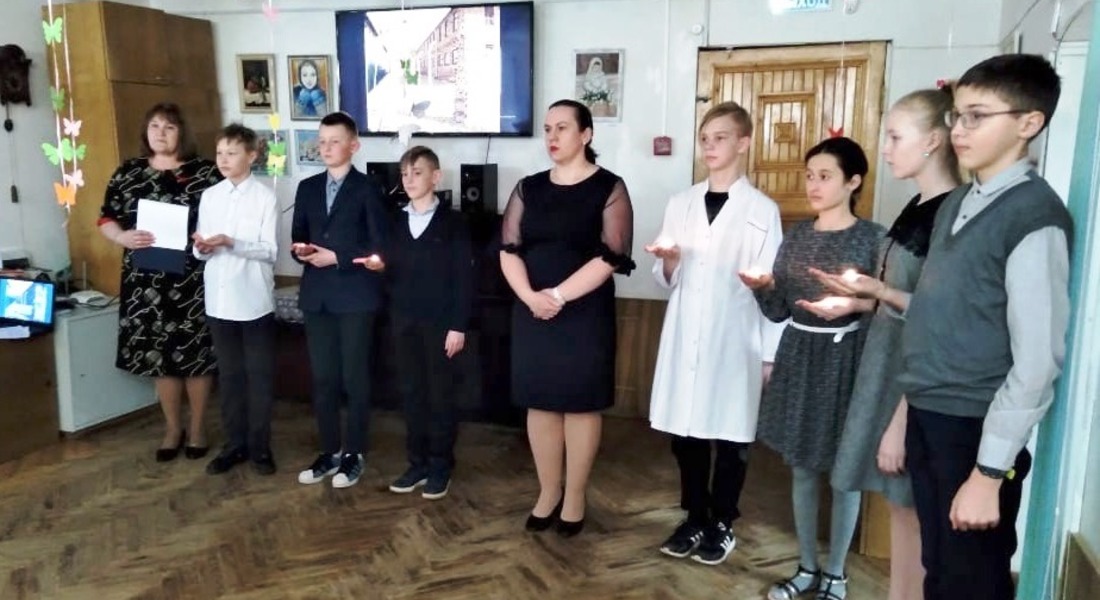 «Нет, врёшь, палач, не встану на колени...» «Нет, врёшь, палач, не встану на колени...»