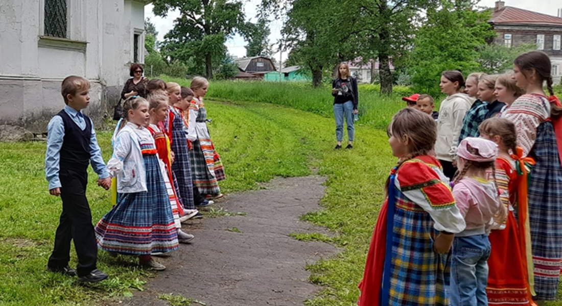 Познавательная игровая программа «Ждём вас в гости в сентябре, Воздвиженье на дворе!» Познавательная игровая программа «Ждём вас в гости в сентябре, Воздвиженье на дворе!»