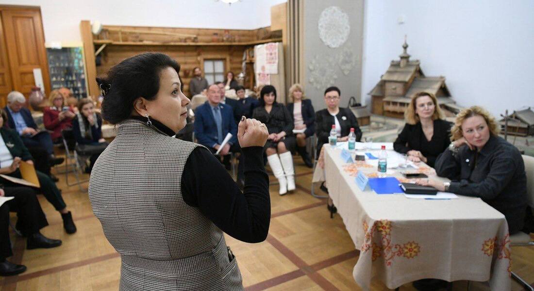 Стратегическая сессия, посвященная развитию народных художественных промыслов.