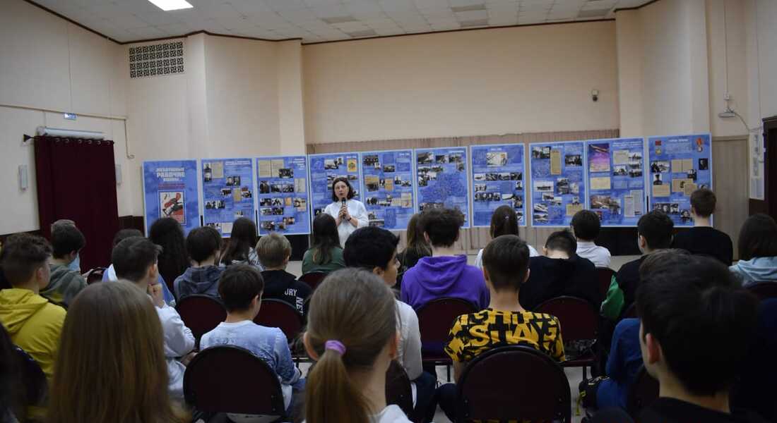 Экскурсия по передвижной выставке «Воздушные рабочие войны» Экскурсия по передвижной выставке «Воздушные рабочие войны»
