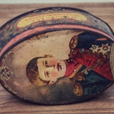 История одного шедевра: жестяная упаковка «монпансье из фруктовыхъ соковъ» История одного шедевра: жестяная упаковка «монпансье из фруктовыхъ соковъ»